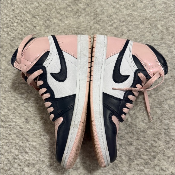 Nike Air Jordan 1 Retro OG Bubblegum Pink and Navy High-Top Sneakers Womens 8 - Picture 3 of 7